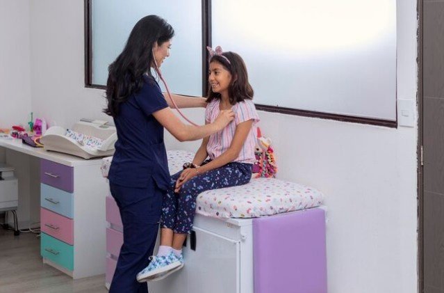 What services are offered at an affordable pediatric clinic in Faridabad?